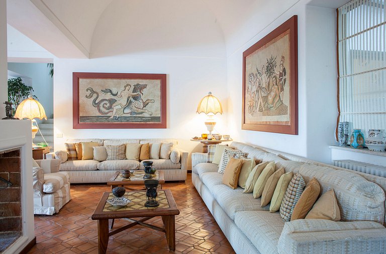 Cam018 - Una Villa con Vistas Impresionantes en Capri