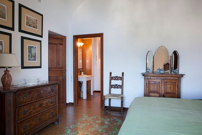 Cam018 - Une Villa aux Vues Imprenables sur l'Île de Capri