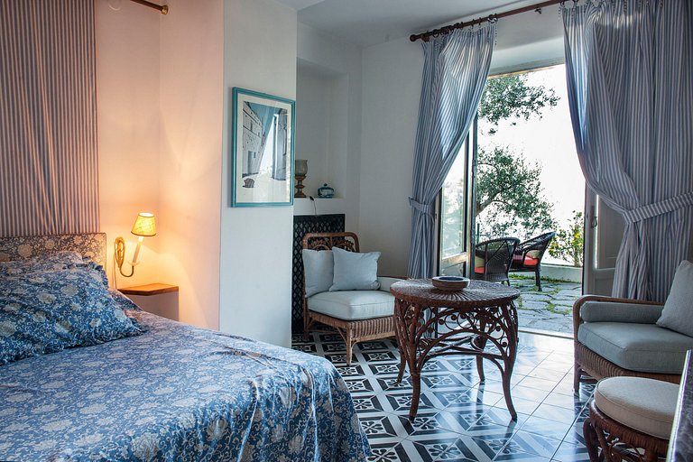 Cam018 - A Villa with stunning views on Capri