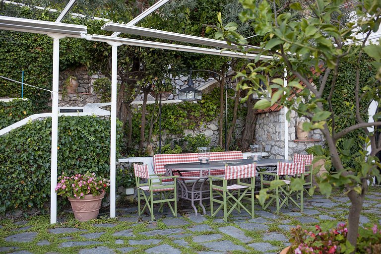 Cam018 - Une Villa aux Vues Imprenables sur l'Île de Capri