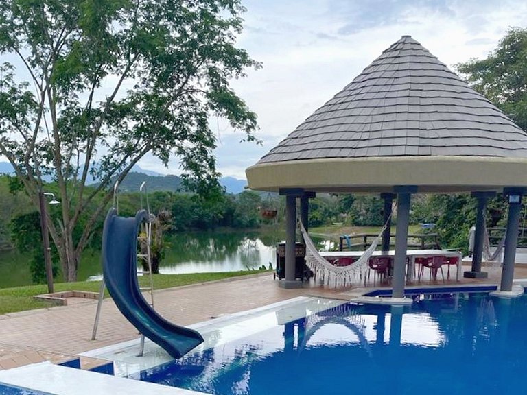 Anp062 - Casa con vista el lago en Mesa de Yeguas