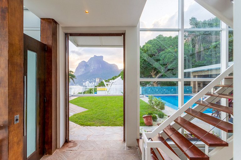 Rio106 - Mansion with incredible ocean views in São Conrado
