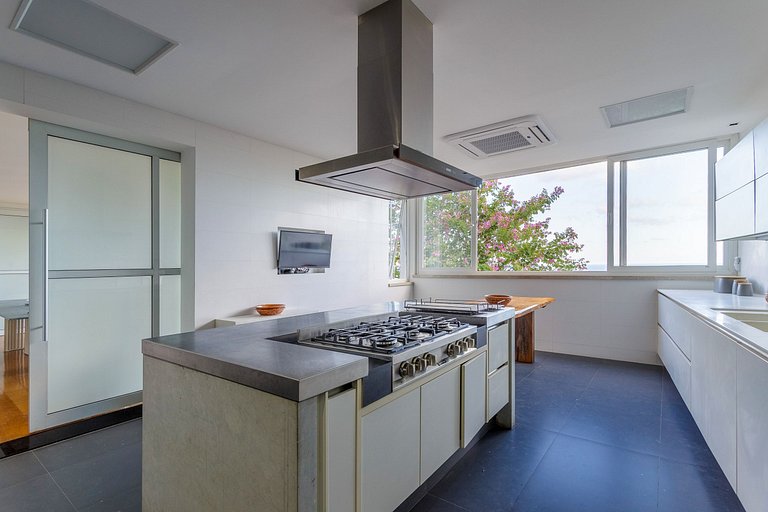 Rio106 - Mansion with incredible ocean views in São Conrado