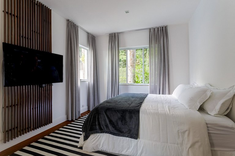 Rio106 - Mansion with incredible ocean views in São Conrado