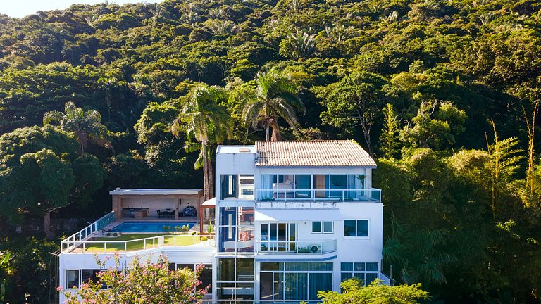 Rio106 - Mansion with incredible ocean views in São Conrado