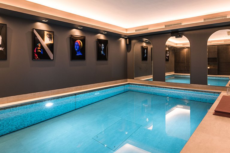 Par003 - An Exceptional Parisian Experience