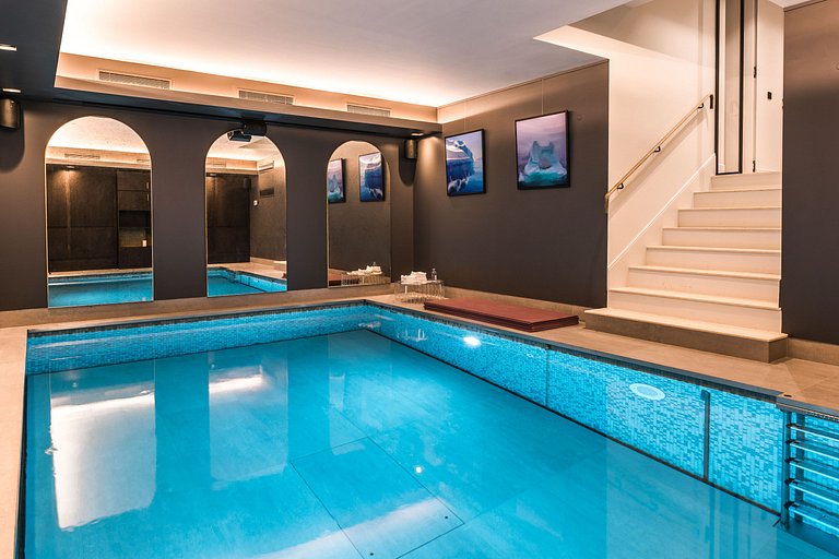 Par003 - An Exceptional Parisian Experience