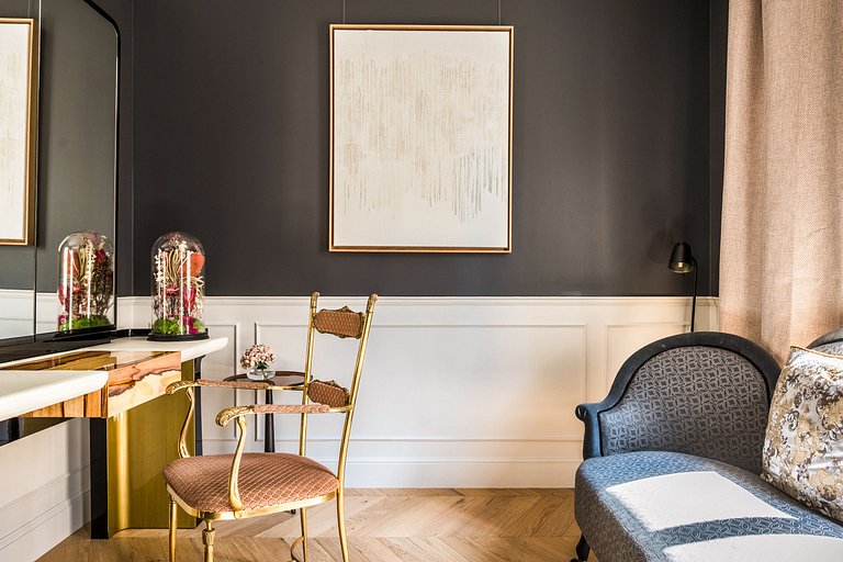 Par003 - An Exceptional Parisian Experience