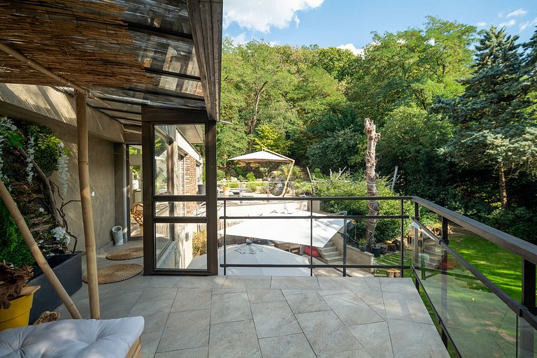 Idf006 - Stunning mansion with pool and gym