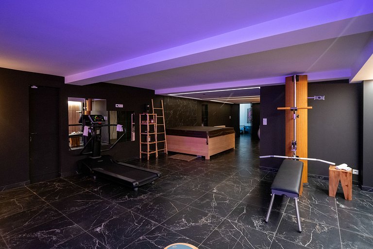 Idf006 - Stunning mansion with pool and gym