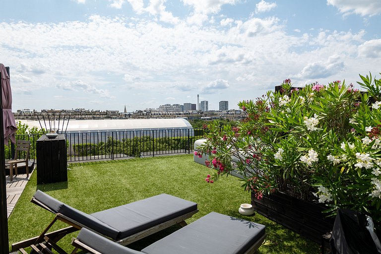 Par001 - Luxury penthouse available for Paris 2024