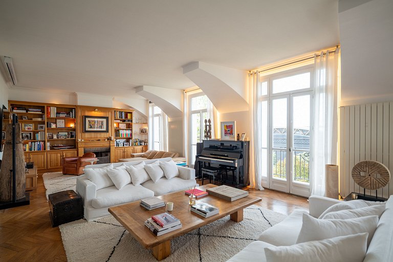 Par001 - Luxury penthouse available for Paris 2024