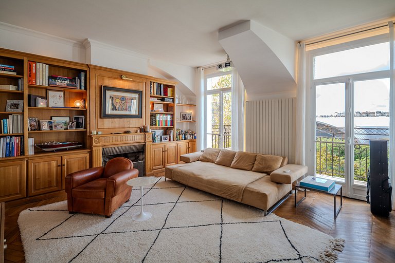 Par001 - Luxury penthouse available for Paris 2024