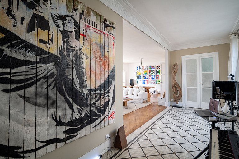 Par001 – Exceptional Paris Apartment