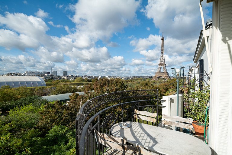 Par001 - Luxury penthouse available for Paris 2024