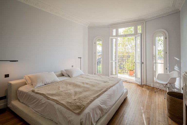 Par001 - Luxury penthouse available for Paris 2024