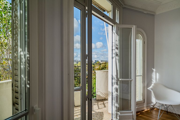 Par001 - Luxury penthouse available for Paris 2024