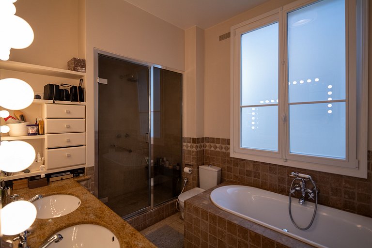 Par001 - Luxury penthouse available for Paris 2024