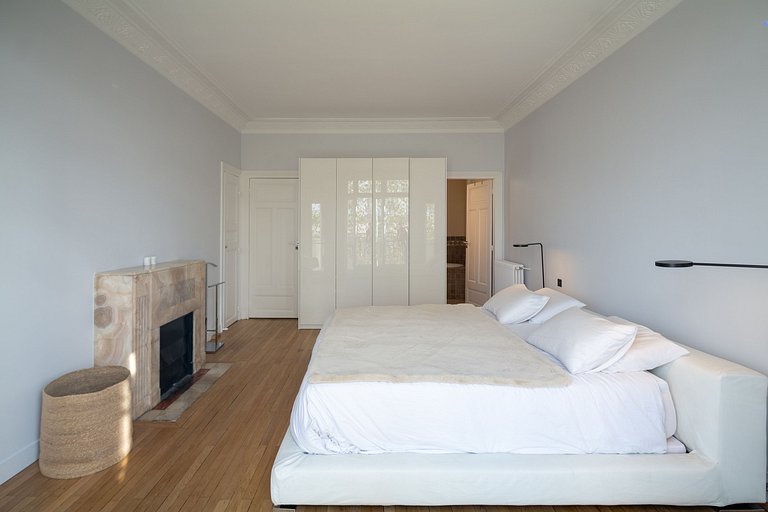 Par001 - Luxury penthouse available for Paris 2024