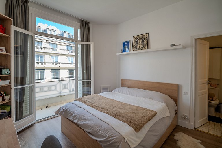 Par001 - Luxury penthouse available for Paris 2024