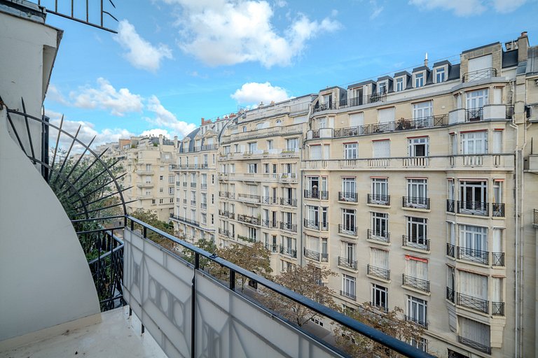 Par001 – Exceptional Paris Apartment