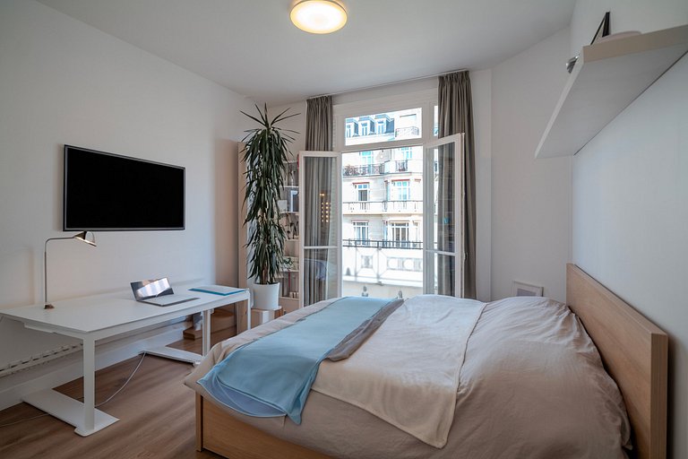 Par001 - Luxury penthouse available for Paris 2024