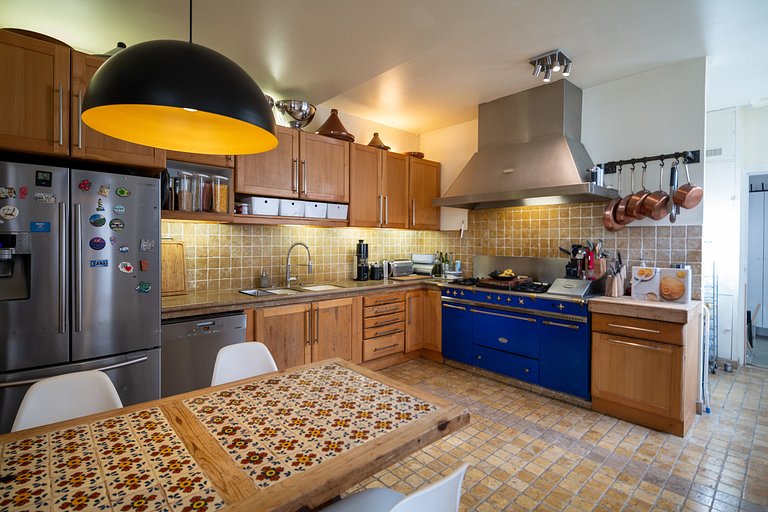 Par001 – Exceptional Paris Apartment