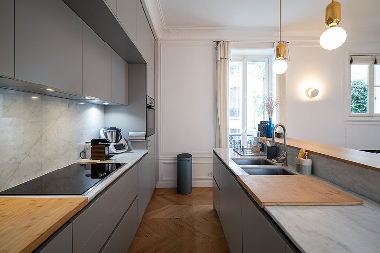 Par032 - Luxury apartment with terrace in Paris 17