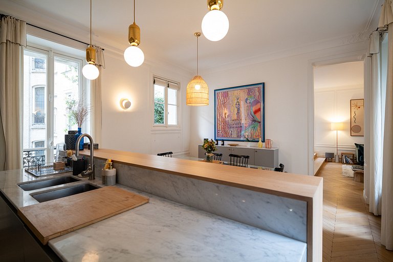 Par032 - Luxury apartment with terrace in Paris 17