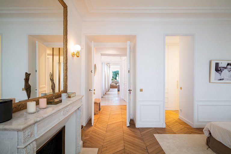 Par032 - Luxury apartment with terrace in Paris 17