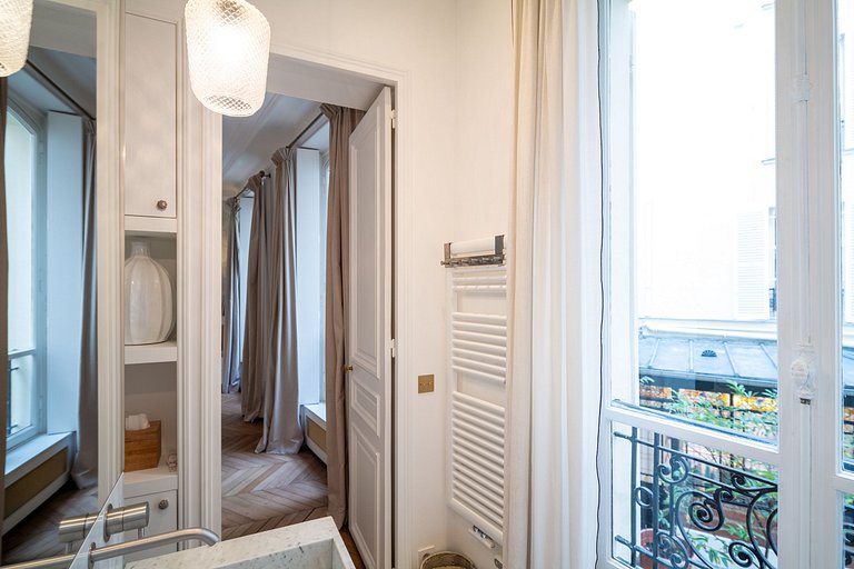 Par032 - Luxury apartment with terrace in Paris 17