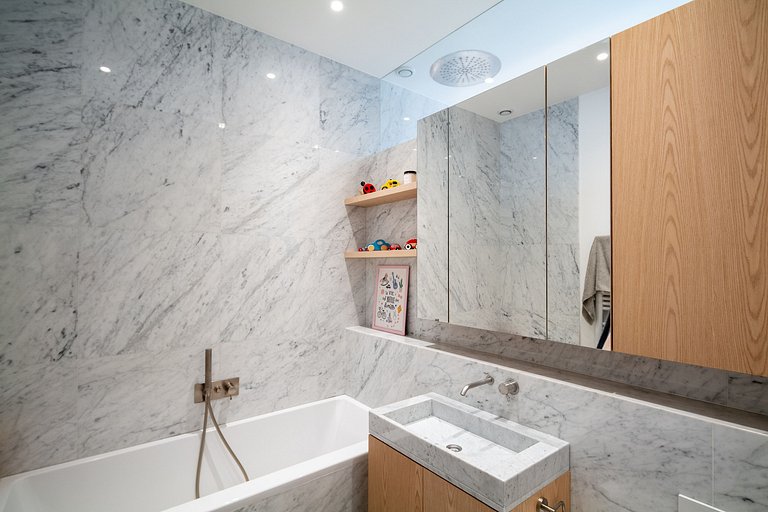 Par032 - Luxury apartment with terrace in Paris 17