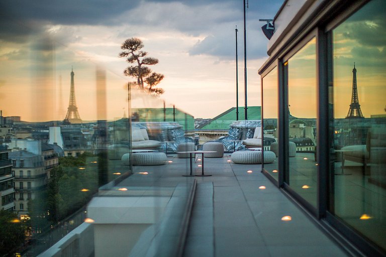 Par006 - Unique penthouse in Paris for rent