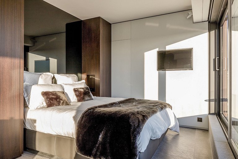 Par006 - Unique penthouse in Paris for rent