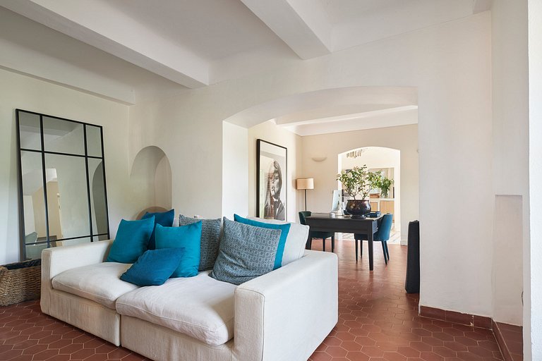 Azu002 - A 19th century villa next to Saint-Tropez