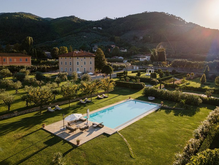 Tus022 - 18th-Century Tuscan Estate with 6 Suites near Lucca