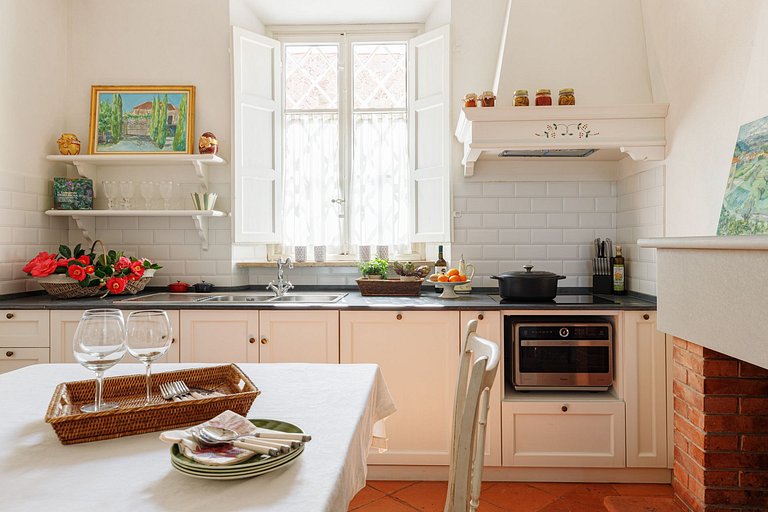 Tus022 - 18th-Century Tuscan Estate with 6 Suites near Lucca