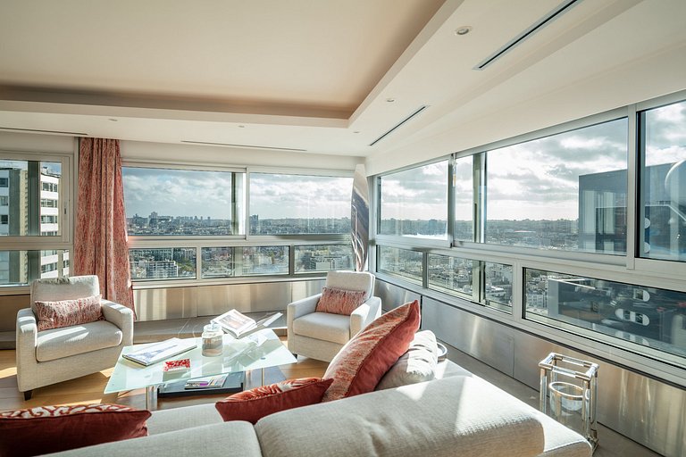 Par090 - Penthouse with eagle eye views over Paris