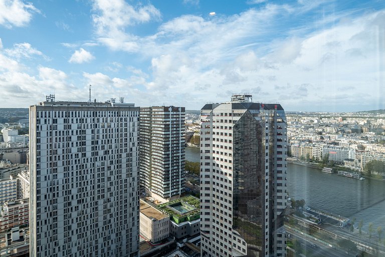 Par090 - Penthouse with eagle eye views over Paris