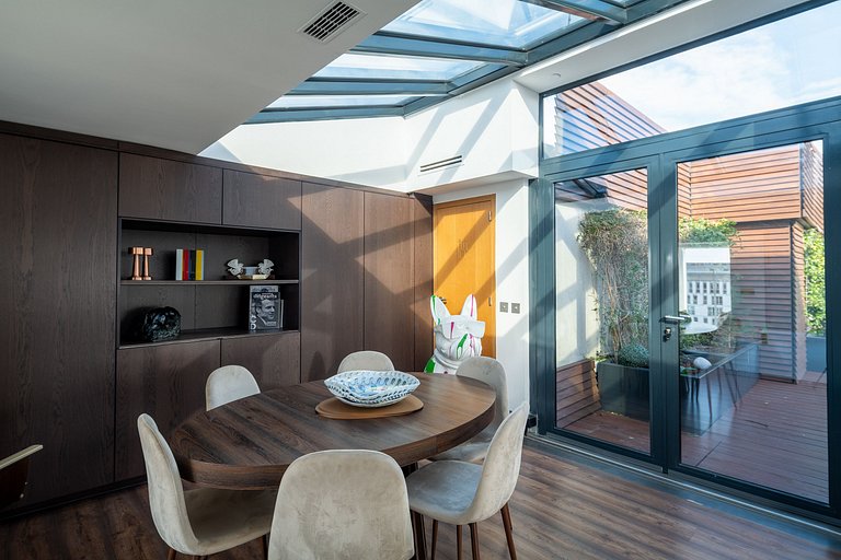 Par090 - Penthouse with eagle eye views over Paris