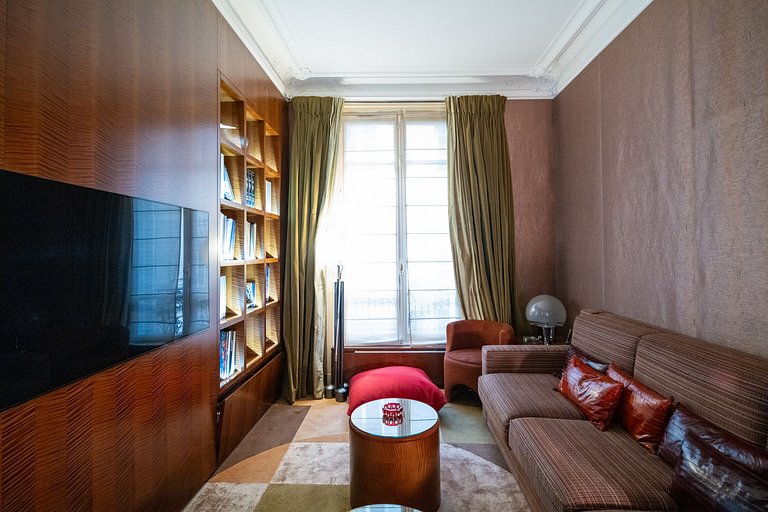 Par097 - Vaste appartement de luxe à Paris 8