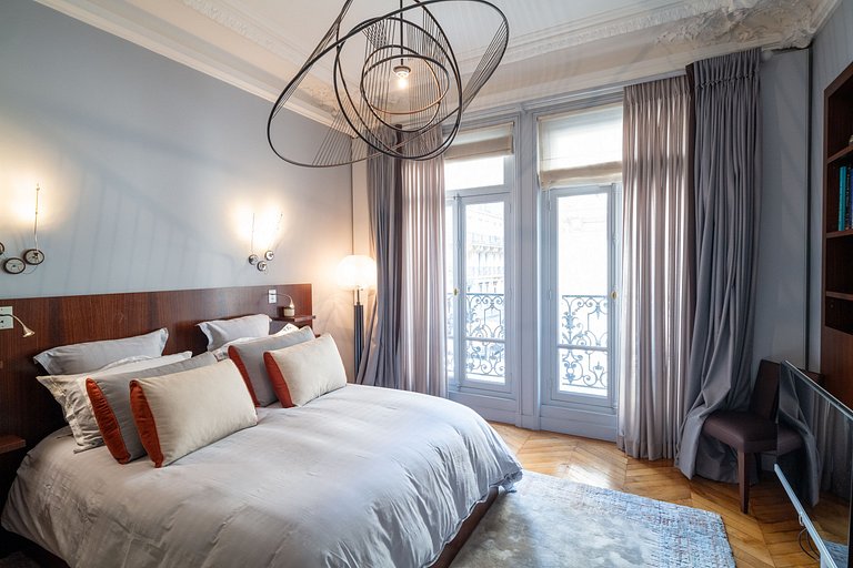 Par097 - Spacious luxury apartment in Paris 8