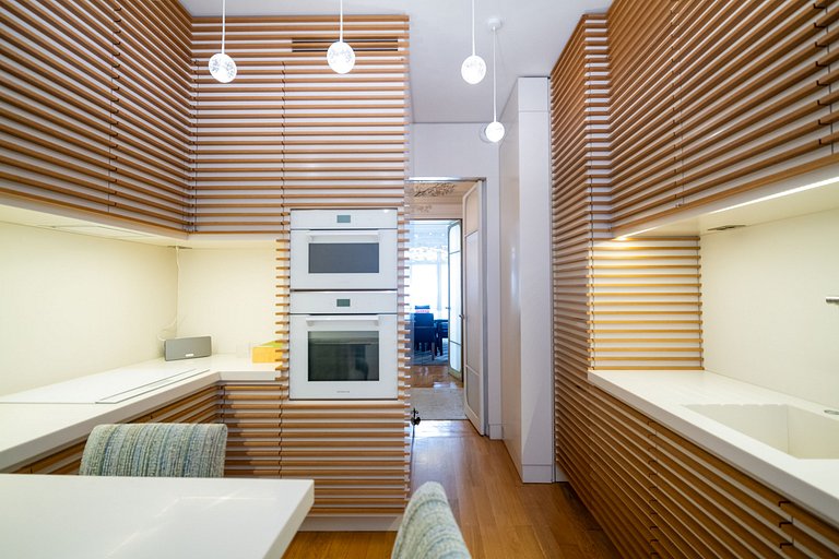 Par097 - Spacious luxury apartment in Paris 8