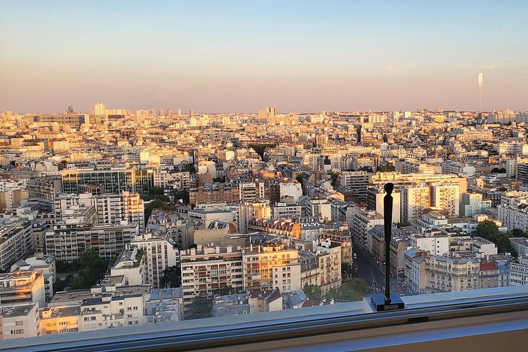 Par090 - Penthouse with eagle eye views over Paris