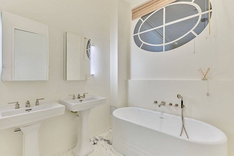 Par038 - Luxury duplex apartment in Paris 16
