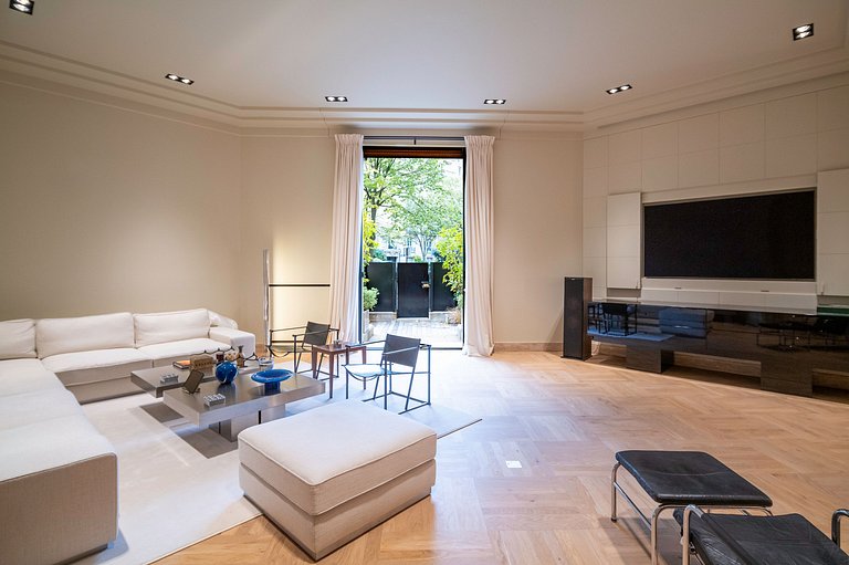 Par043 - Luxury apartment in Walter's building