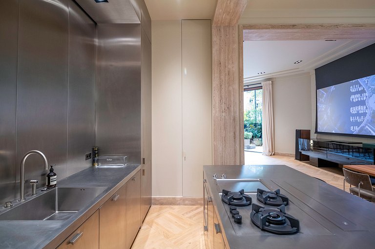 Par043 - Luxury apartment in Walter's building