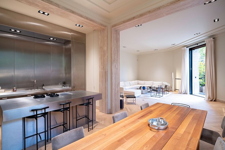 Par043 - Luxury apartment in Walter's building