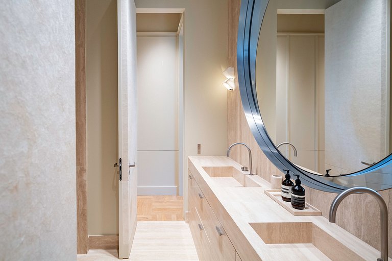Par043 - Luxury apartment in Walter's building