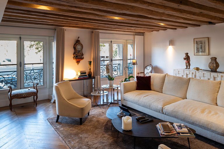 Par055 - Magnifique appartement Quai Saint Antoine